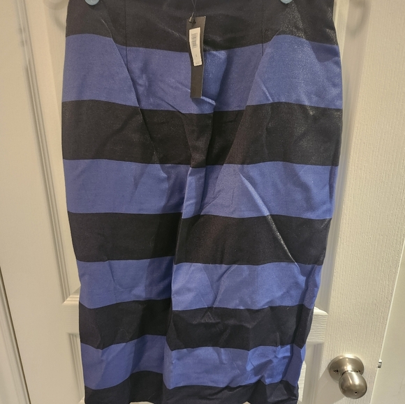 Banana Republic NWT Size 4 Pencil Skirt - Picture 4 of 6